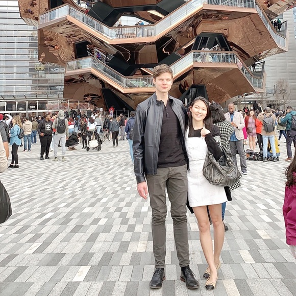 Lindsey with an “E” and Jun without an “E” - Picture 4 of 6